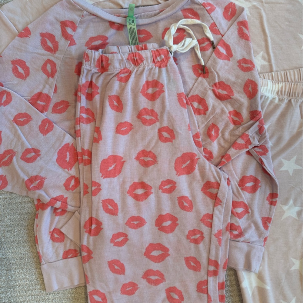 Honeydew Intimates Pink Lip Print Pajama Set
